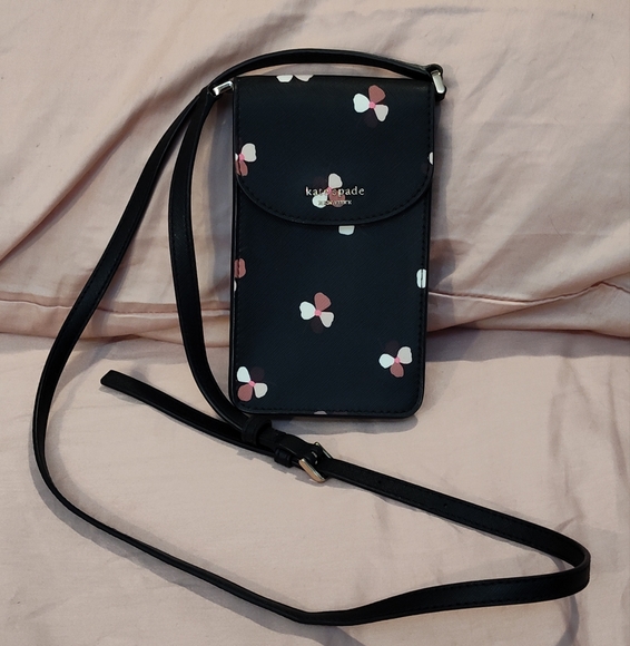 kate spade Handbags - NWOT!! KATE SPADE Crossbody Bag